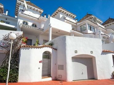 Adosado con piscina en venta en N-340 147