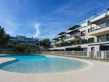 Baixos amb piscina en venda a Gran Vía Salobrar