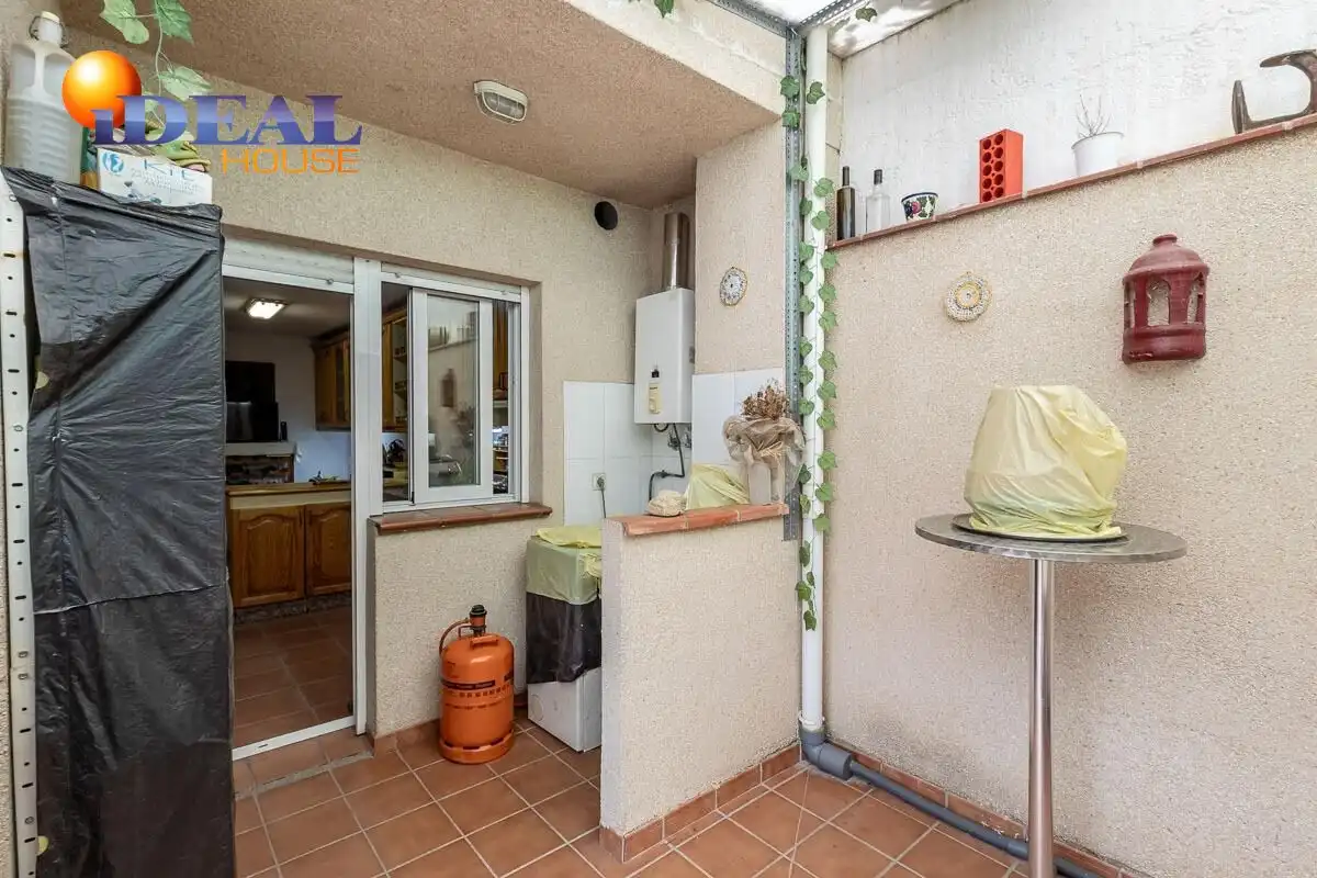 Casa aparellada amb terrassa en venda a Camino CEMENTERIO, imagen 12