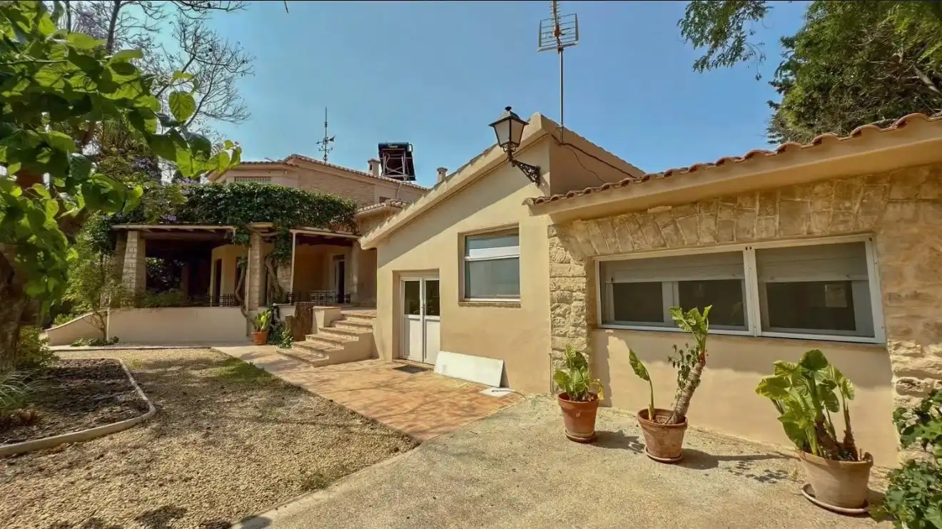 Vista exterior de Casa o xalet en venda en Alicante / Alacant amb Aire condicionat, Calefacció i Jardí privat