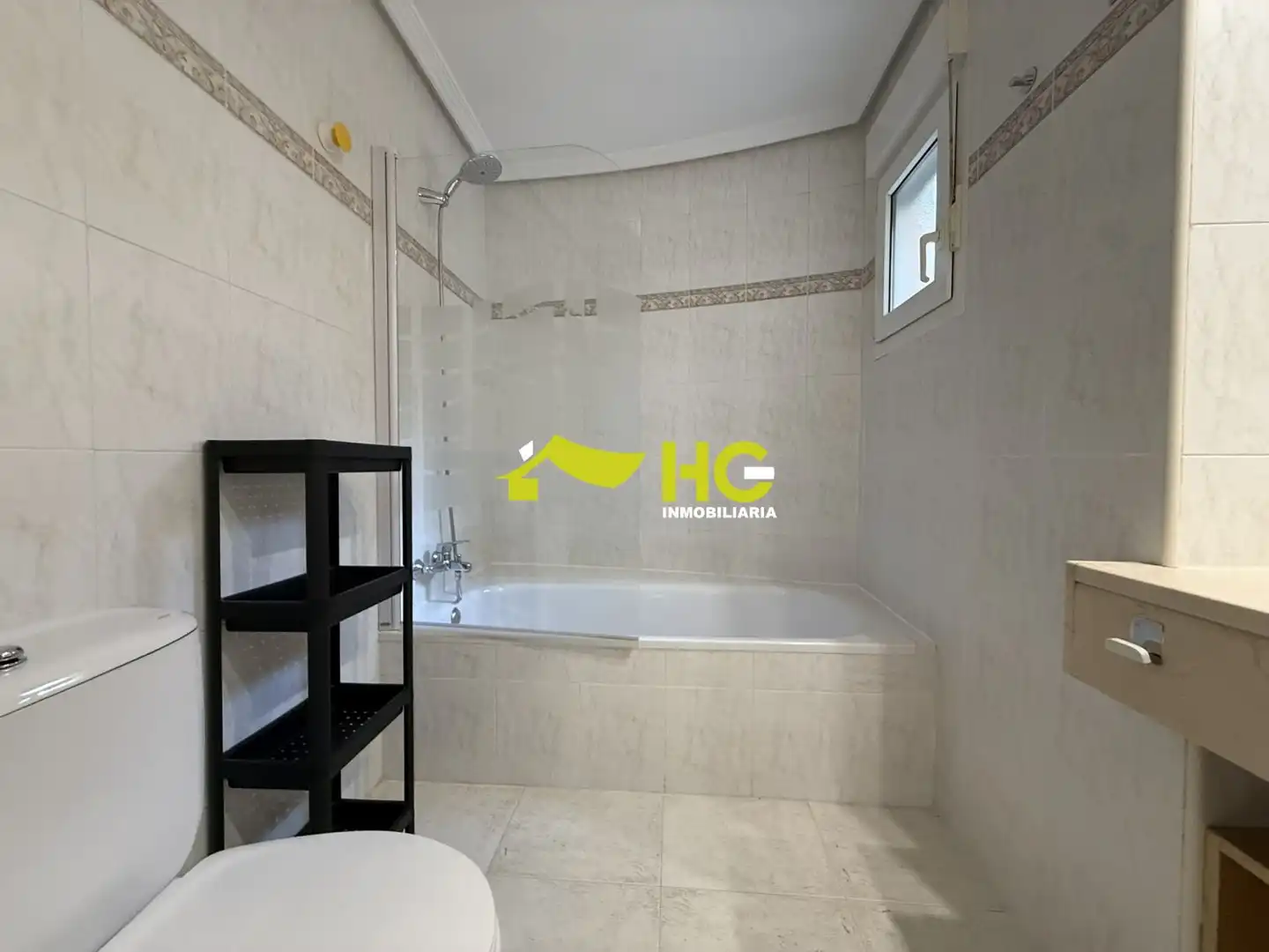 Baño de Dúplex de alquiler en Villaviciosa de Odón con Aire acondicionado, Calefacción y Terraza