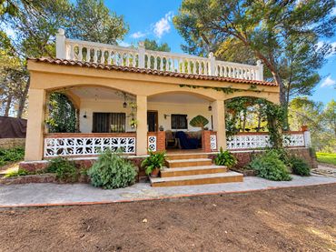 Chalet con balcón en venta en Calle Sierra Calderona