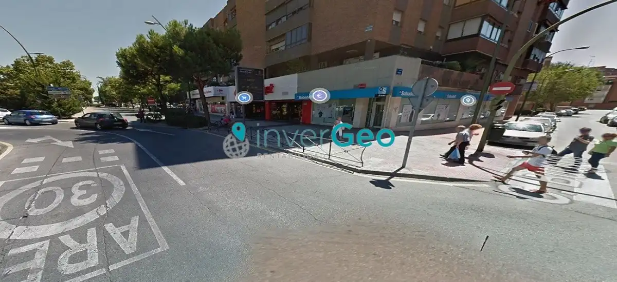 Vista exterior de Local en venda en Madrid amb Moblat