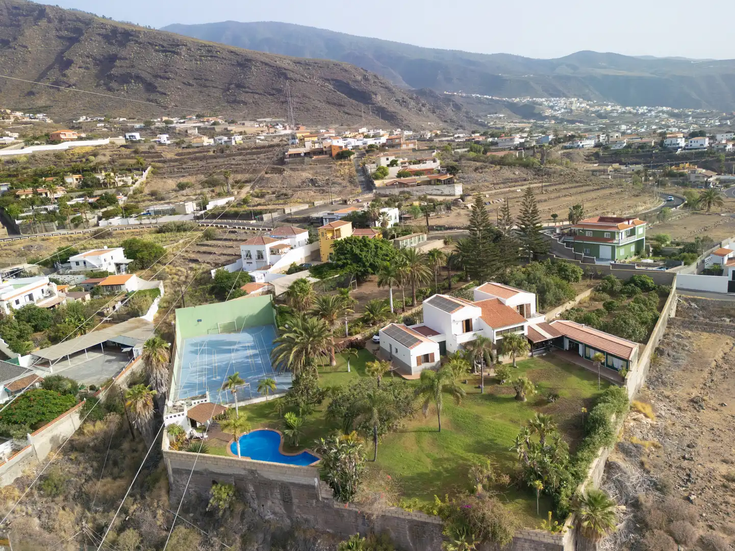 Vista exterior de Casa o xalet en venda en Candelaria amb Aire condicionat, Jardí privat i Terrassa