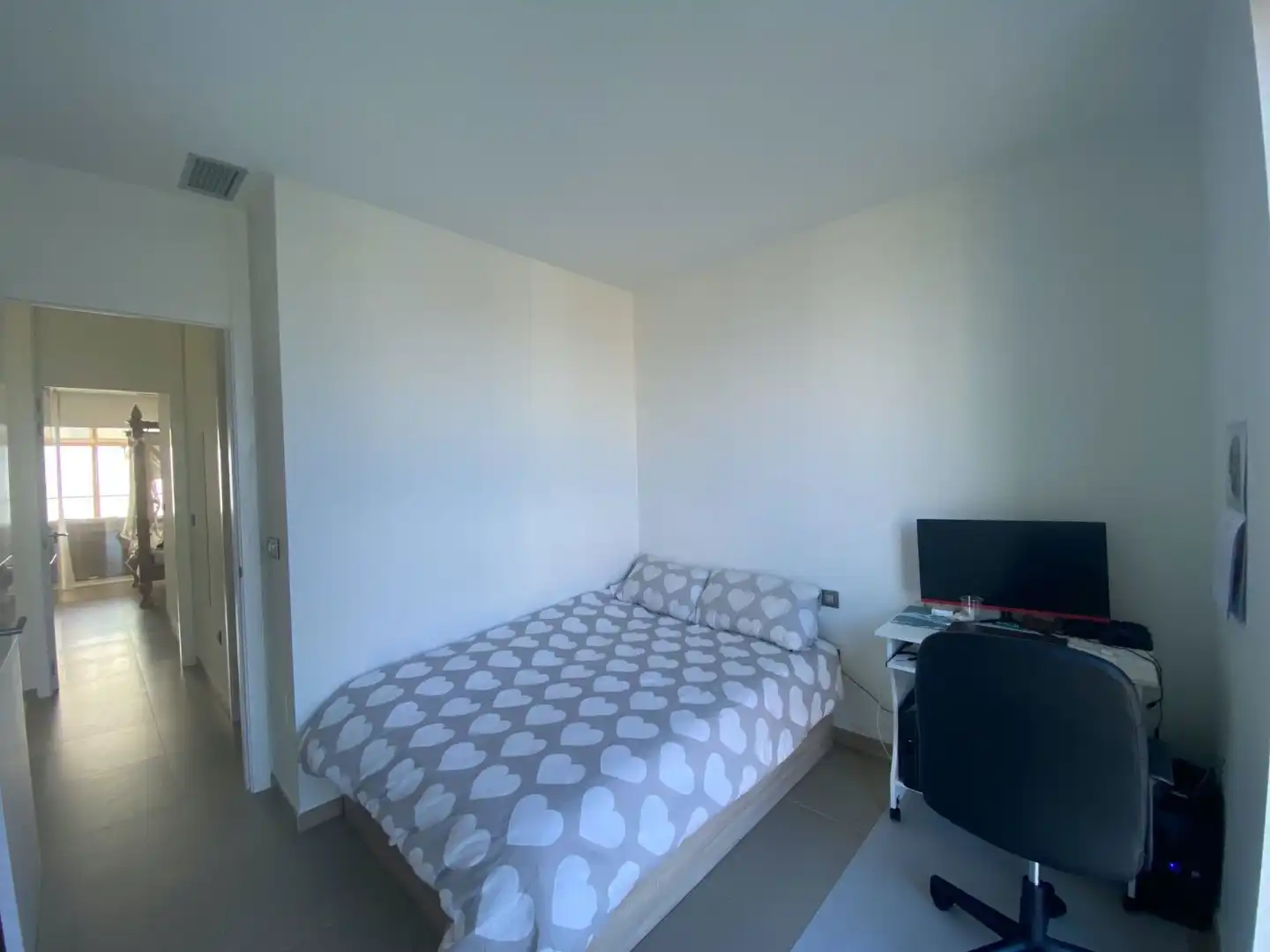 Habitación de Apartamento de alquiler en Benidorm con Aire acondicionado, Terraza y Amueblado