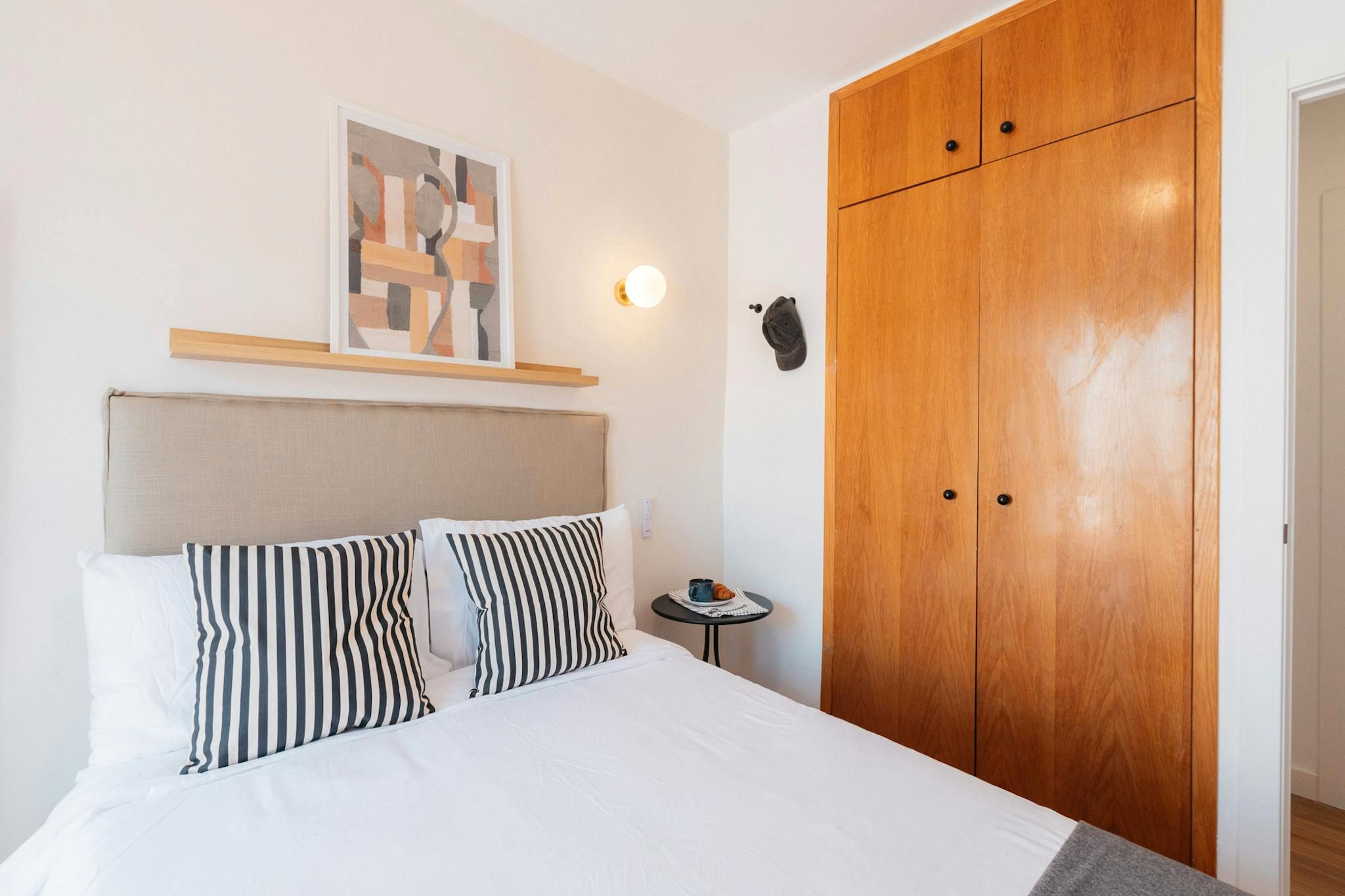 Bedroom of Flat to share in  Valencia Capital  with Furnished and Internet