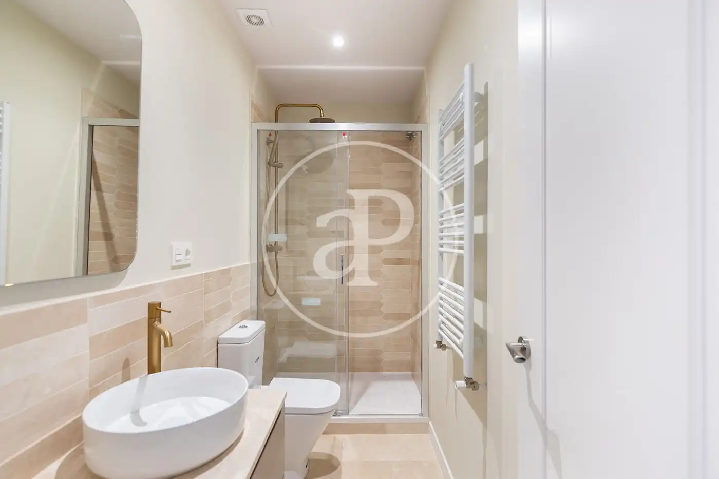 Bathroom of Flat for sale in Barcelona  with Air Conditioner, Heating and Terrace