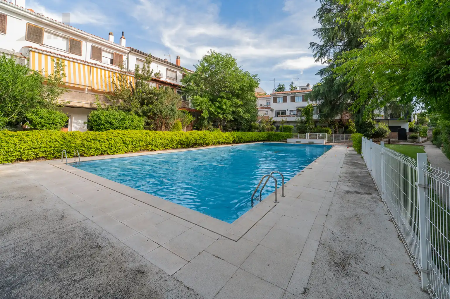 Casa aparellada amb terrassa en venda a Calle de Mercedes de la Cadiniere