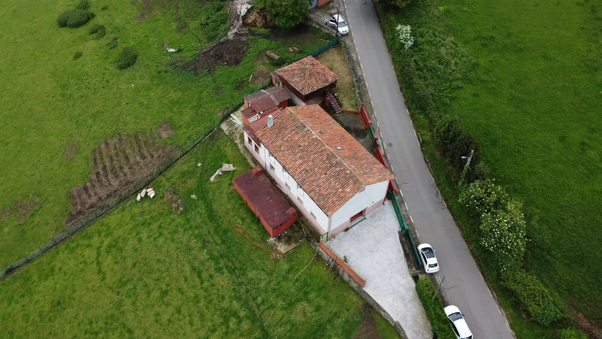Casa o xalet en venda en Gijón  amb Calefacció, Jardí privat i Traster