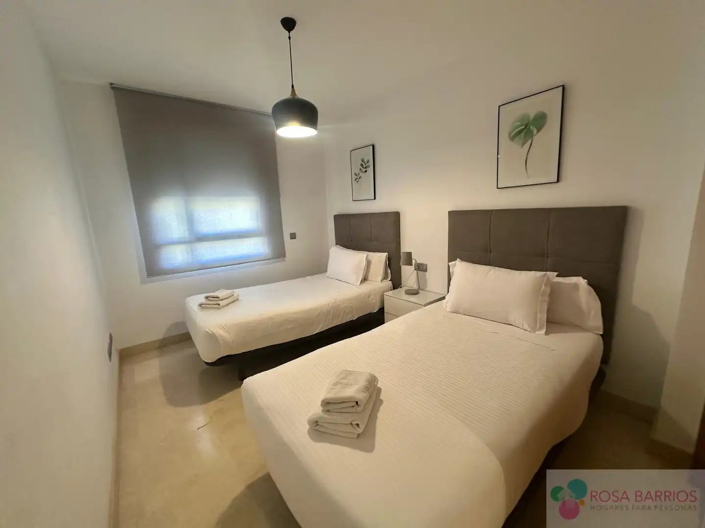 Schlafzimmer von Dachboden zum Verkauf in Marbella mit Klimaanlage, Terrasse und Möbliert
