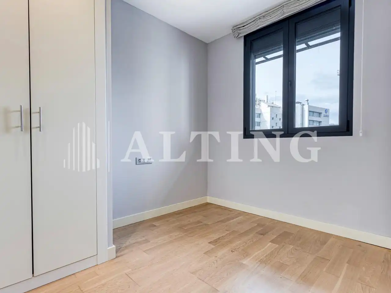Schlafzimmer von Wohnung zum Verkauf in Barcelona mit Parkett, Terrasse und Abstellraum