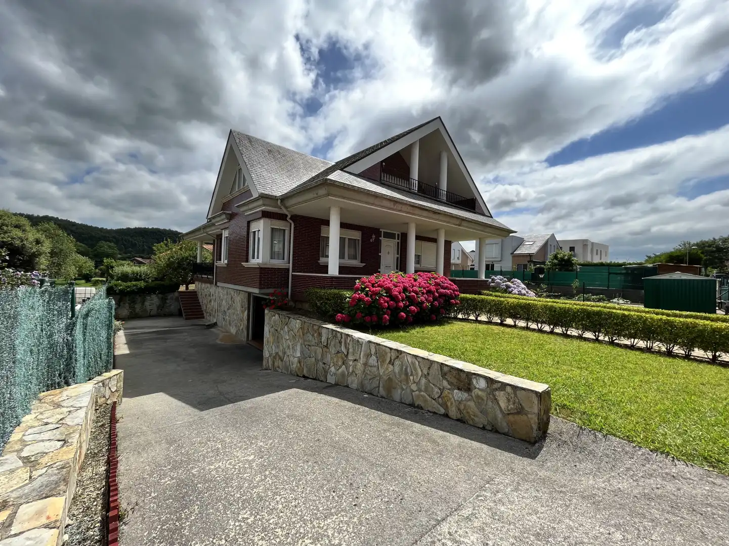Vista exterior de Casa o xalet en venda en Piélagos amb Jardí privat i Parquet