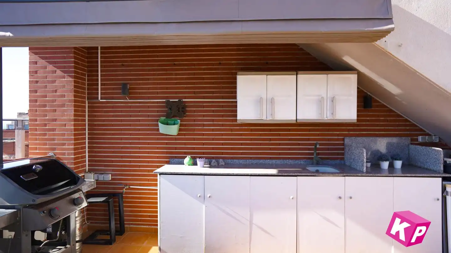 Küche von Wohnung zum Verkauf in Santa Pola mit Klimaanlage, Heizung und Terrasse