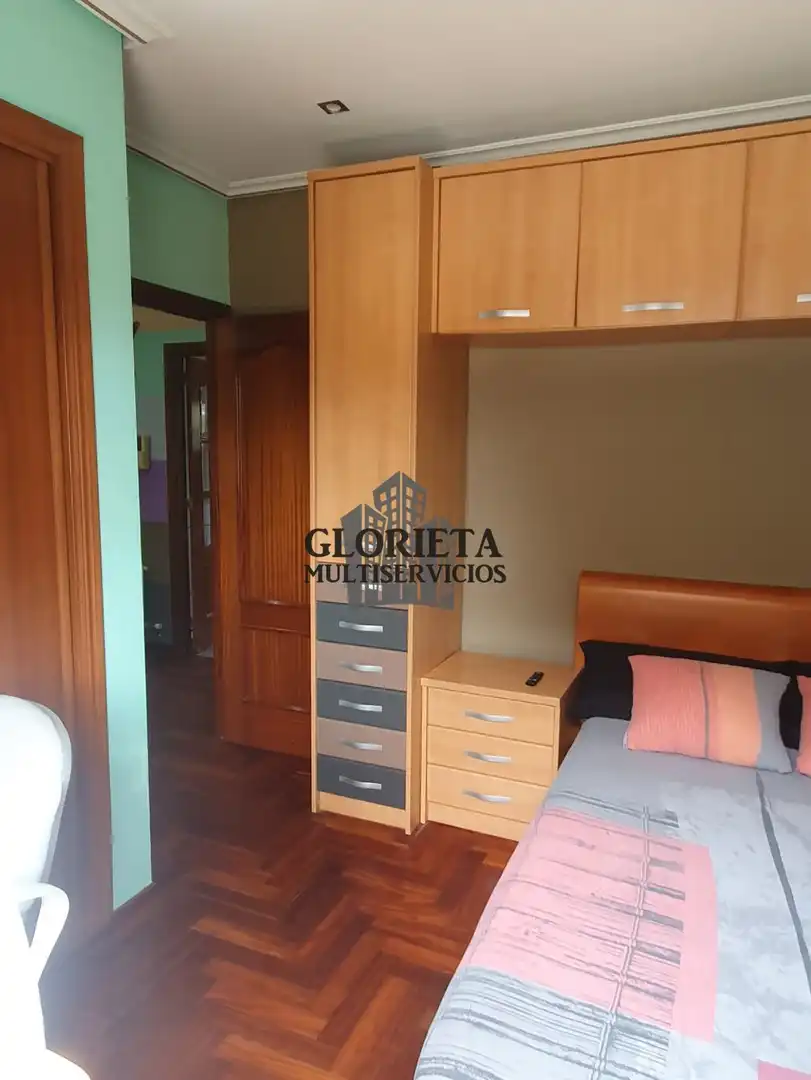 Schlafzimmer von Dachboden zum Verkauf in Vigo  mit Klimaanlage, Heizung und Parkett