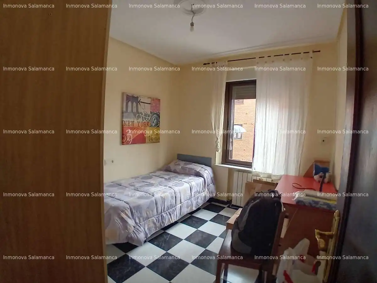 Bedroom of Flat for share in Salamanca  with Heating, Terrace and Furnished