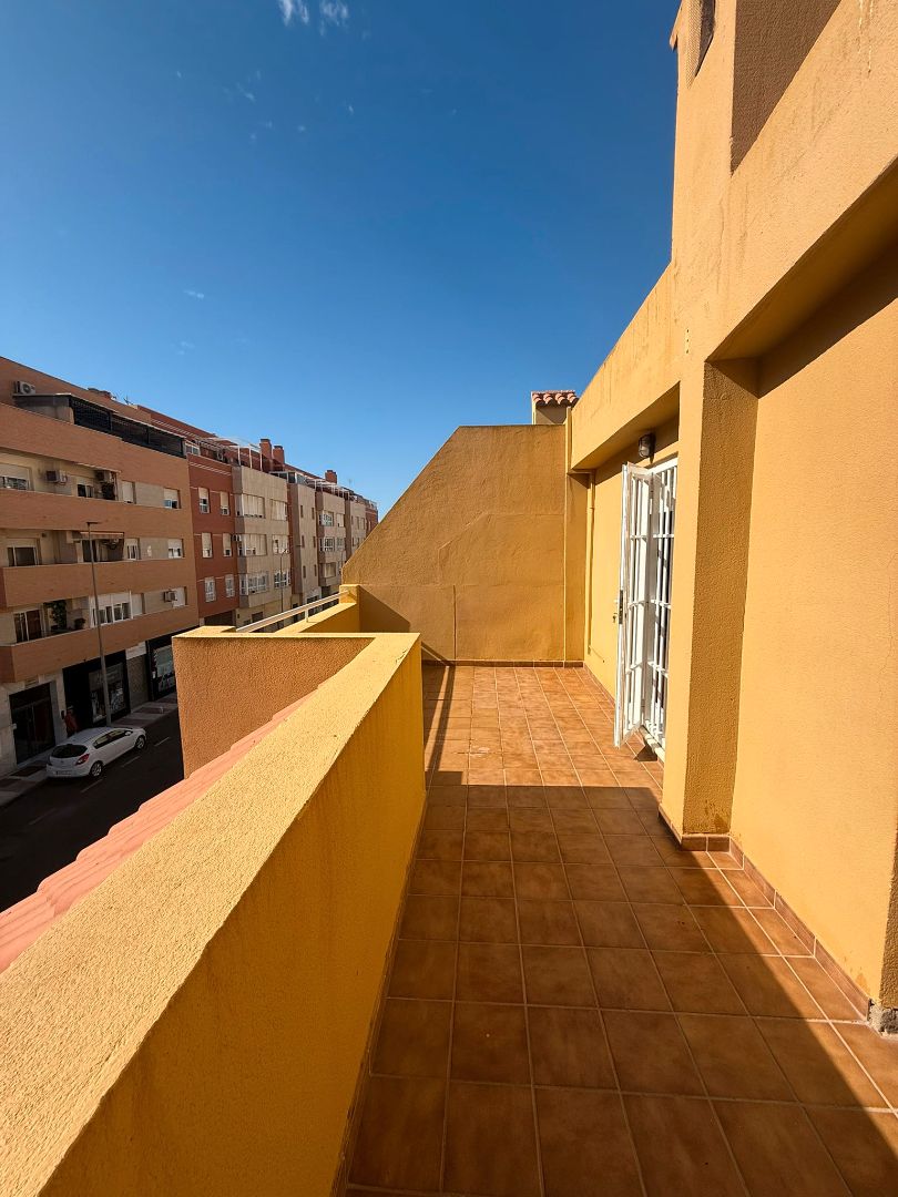 Terraza de Casa adosada en venta en Roquetas de Mar con Aire acondicionado, Terraza y Amueblado