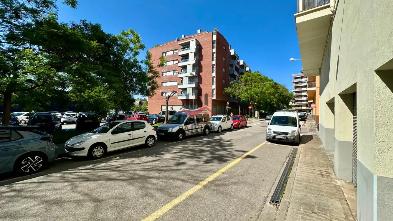 Parking of Commercial properties for sale in Figueres