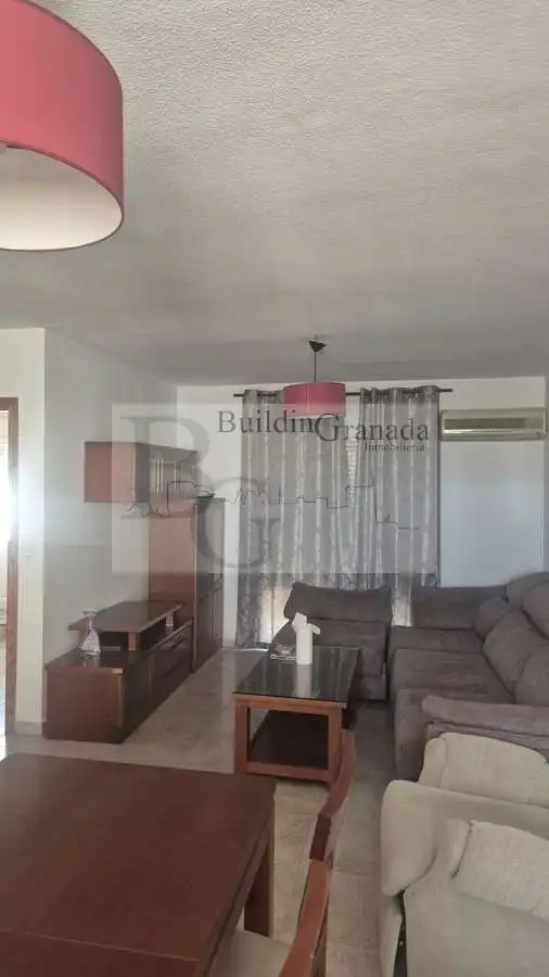 Sala d'estar de Pis de lloguer en Cúllar Vega amb Terrassa i Moblat