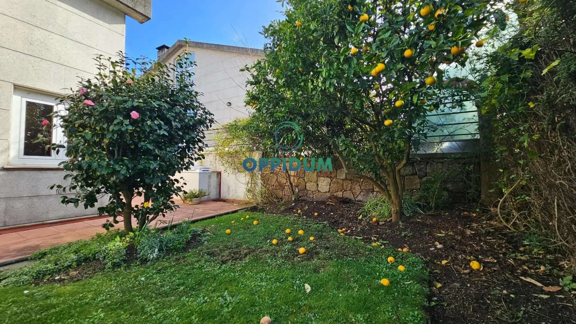 Jardí de Casa adosada en venda en A Coruña Capital  amb Calefacció, Jardí privat i Terrassa