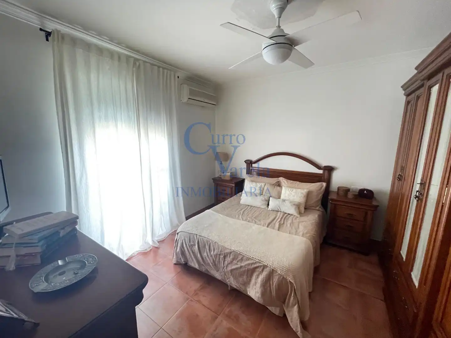 Schlafzimmer von Einfamilien-Reihenhaus zum Verkauf in Dos Hermanas mit Klimaanlage, Heizung und Abstellraum