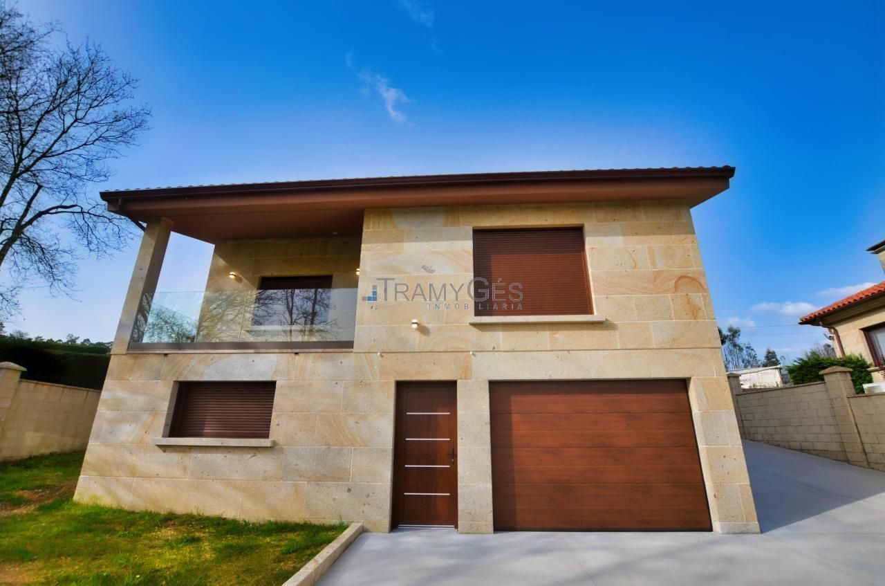 Vista exterior de Casa o xalet en venda en Tomiño amb Calefacció, Jardí privat i Terrassa