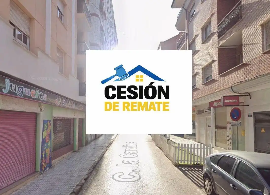 Piso con ascensor en venta en Linarejos