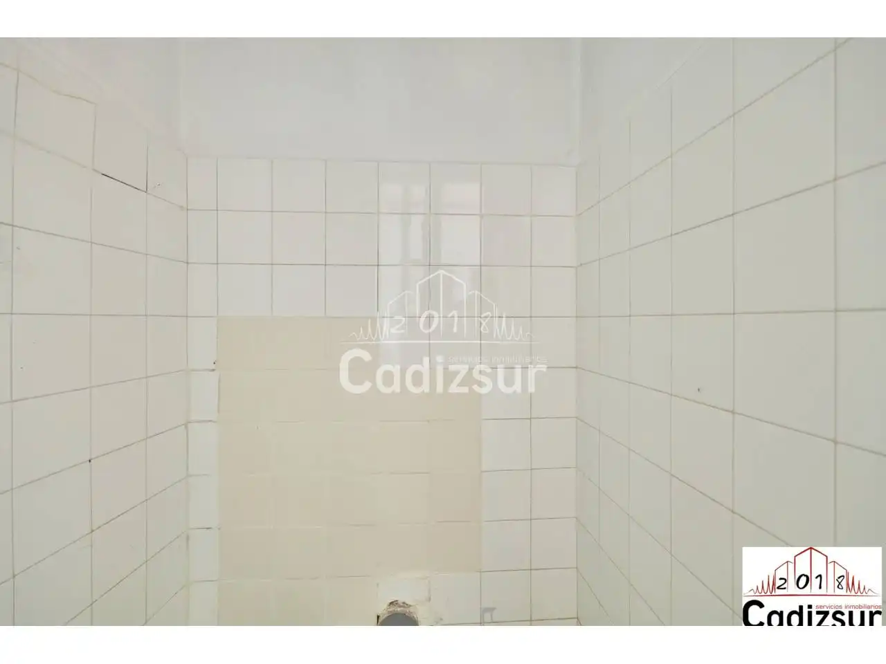 Baño de Piso en venta en Cádiz con Trastero y Amueblado