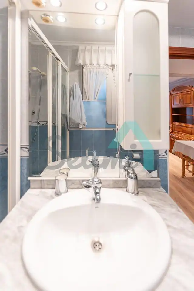 Bathroom of Flat for sale in Gijón   with Heating, Parquet flooring and Furnished