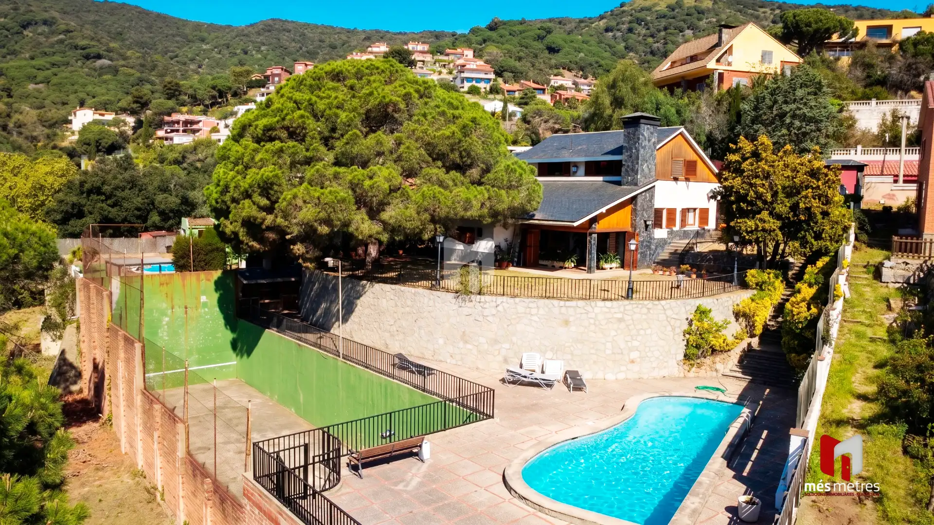 House with pool for sale in Alella