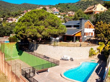 Casa amb piscina en venda a Alella