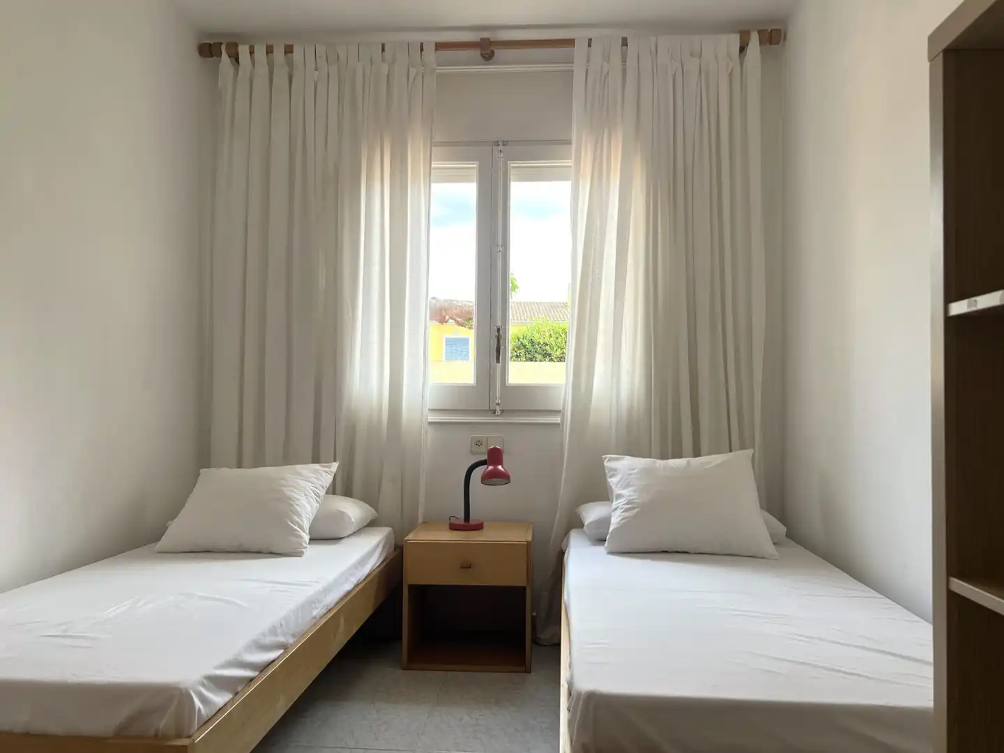 Habitación de Casa adosada en venta en Sant Pere Pescador con Aire acondicionado, Jardín privado y Terraza