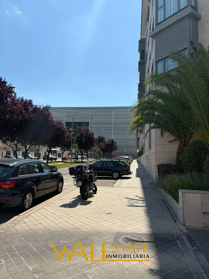 Außenansicht von Garage zum Verkauf in Madrid