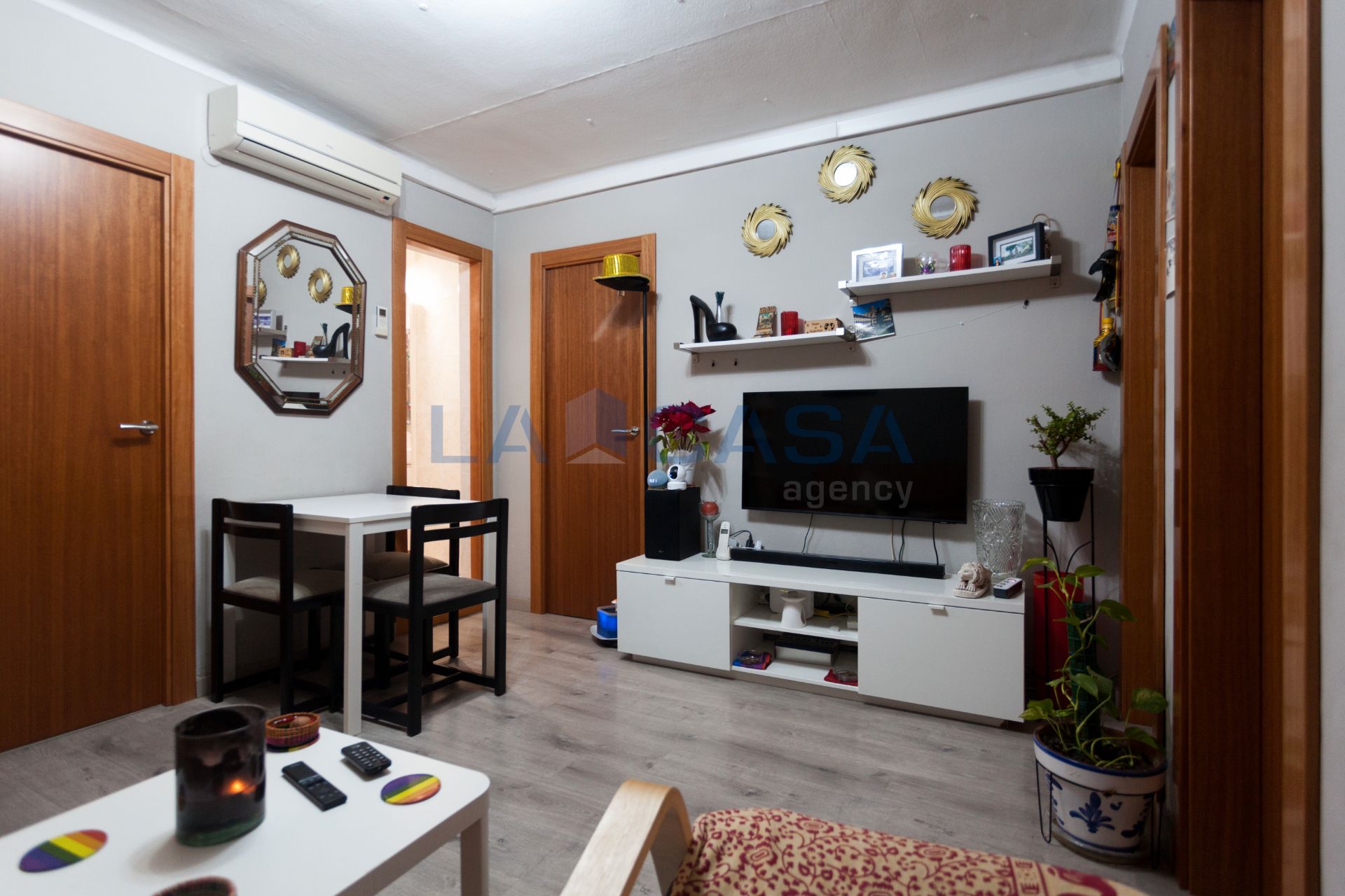 Sala d'estar de Pis en venda en L'Hospitalet de Llobregat amb Aire condicionat, Calefacció i Forn