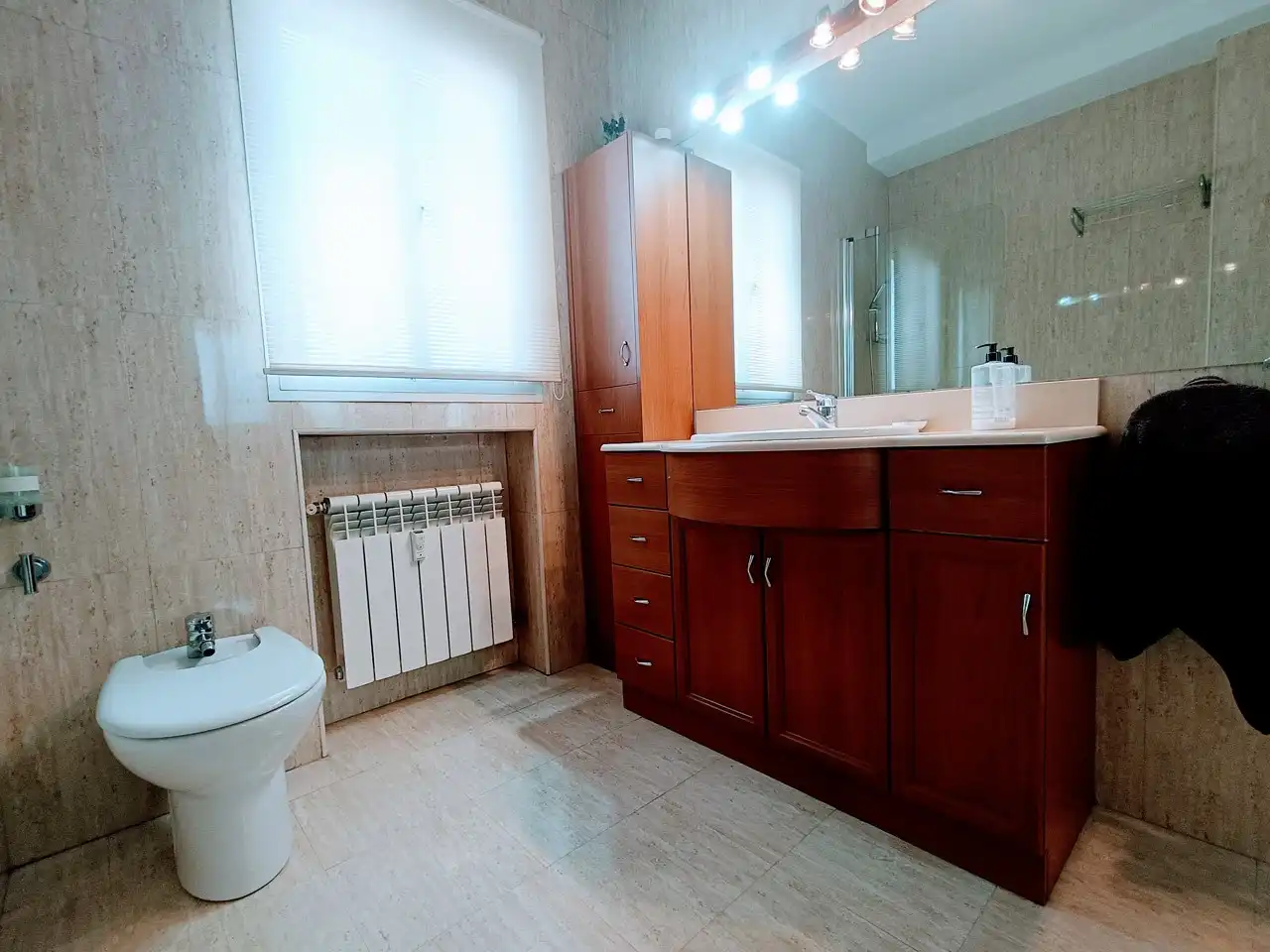 Baño de Ático de alquiler en Madrid con Aire acondicionado, Calefacción y Parquet