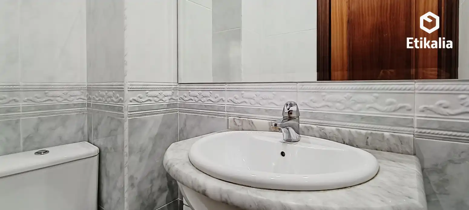 Baño de Piso de alquiler en Areatza con Calefacción y Terraza