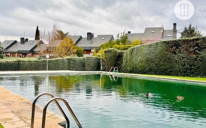 Swimming pool of Single-family semi-detached for sale in Las Rozas de Madrid  with Air Conditioner, Heating and Parquet flooring