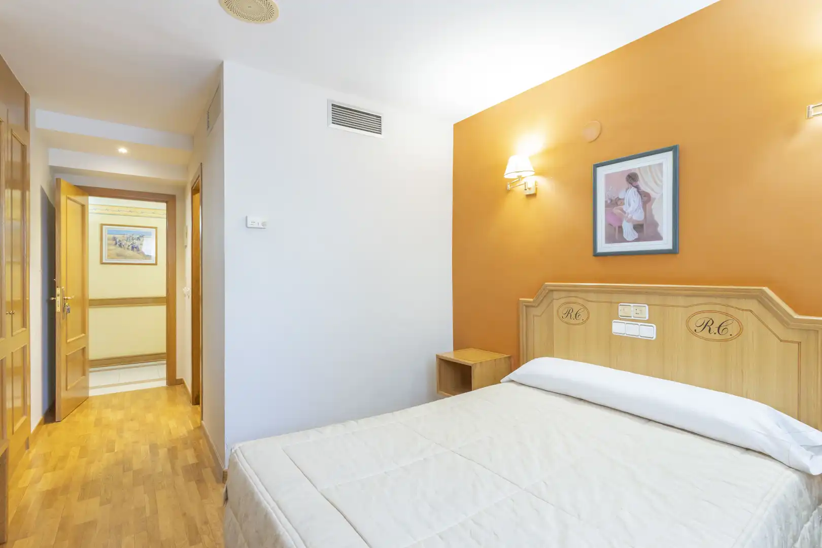 Habitación de Edificio en venta en Cavia