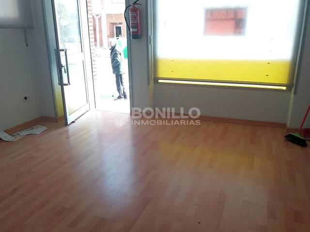 Local comercial en Alquiler en Luis Buñuel en Ensanche - Fuenfresca