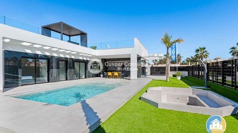 Fabulosa promoción de villas independientes con piscina privada y solarium
