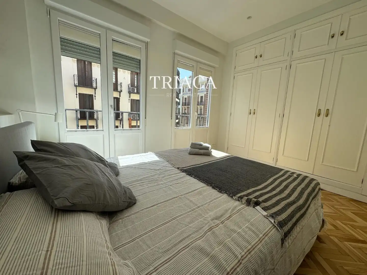 Dormitori de Pis de lloguer en Madrid amb Aire condicionat, Calefacció i Terrassa