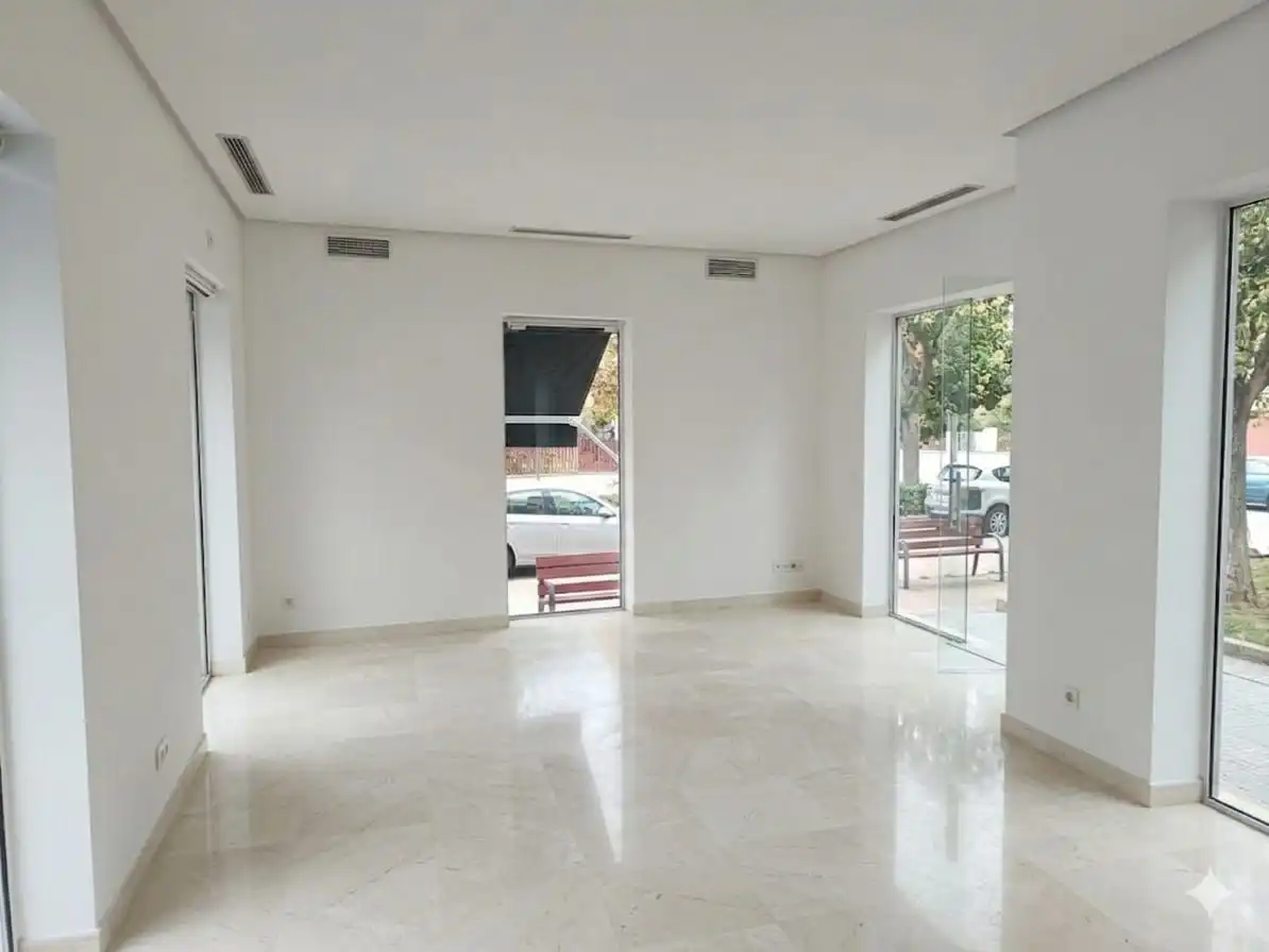 Local comercial en venda a Pintor Llorens 50, imagen 2