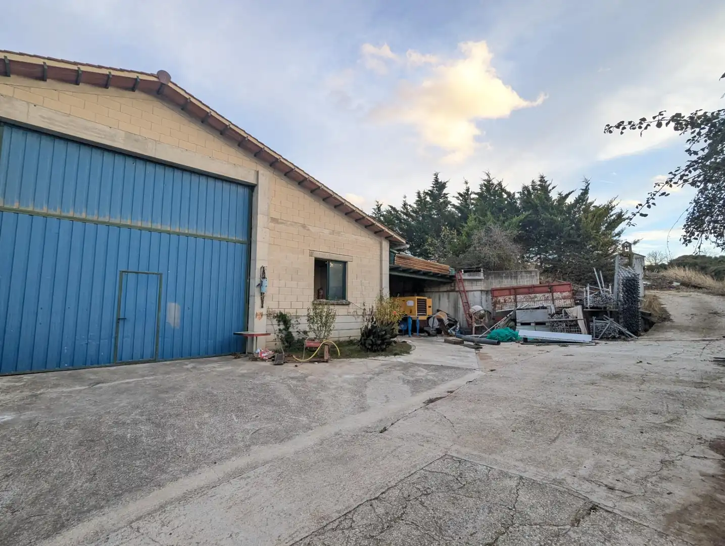 Vista exterior de Nave industrial en venta en Aberin