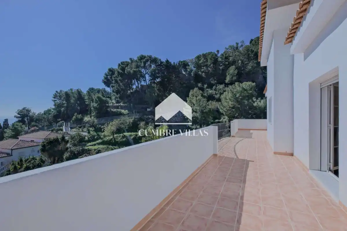Vista exterior de Casa o xalet en venda en Almuñécar amb Calefacció, Jardí privat i Terrassa