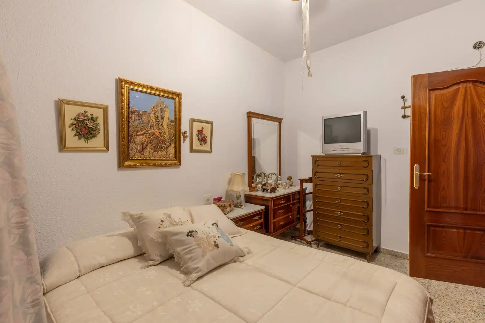 Dormitori de Casa o xalet en venda en Albolote amb Piscina