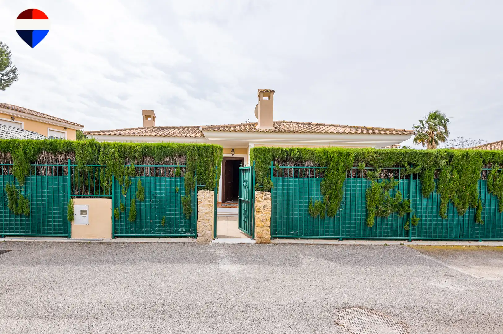 Vista exterior de Casa o chalet en venta en Mutxamel con Aire acondicionado, Terraza y Piscina