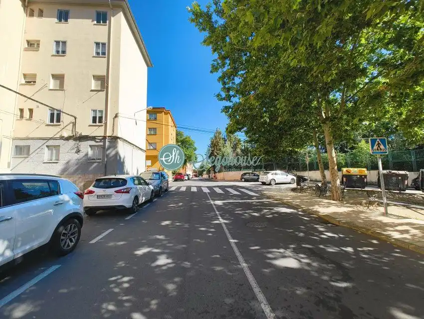 Vista exterior de Piso en venta en Segovia con Calefacción, Parquet y Terraza