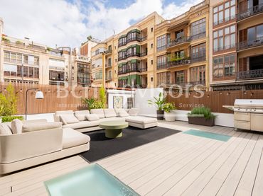 Wohnung mit Balkon zum Verkauf in Carrer de Girona