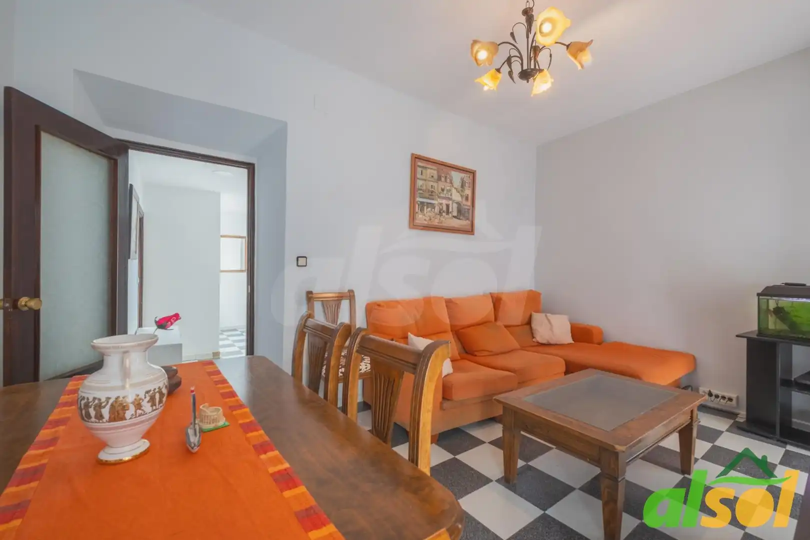 Sala d'estar de Casa adosada en venda en El Puerto de Santa María amb Traster i Balcó