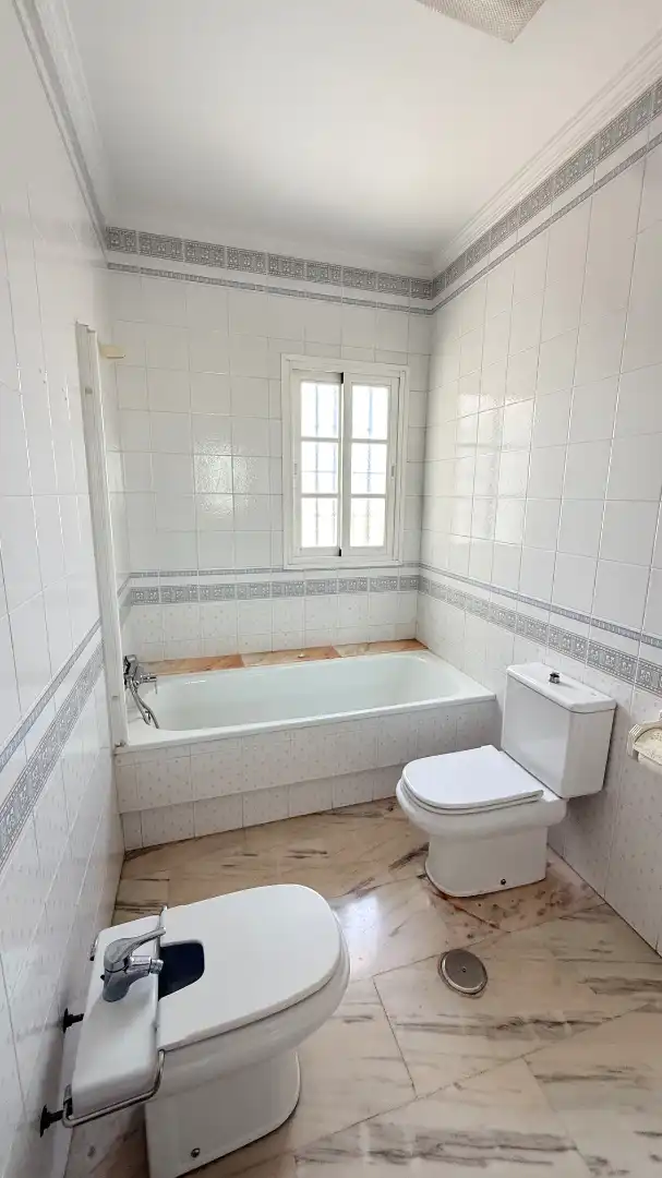 Badezimmer von Dachboden zum Verkauf in Vélez-Málaga mit Terrasse, Möbliert und Ofen