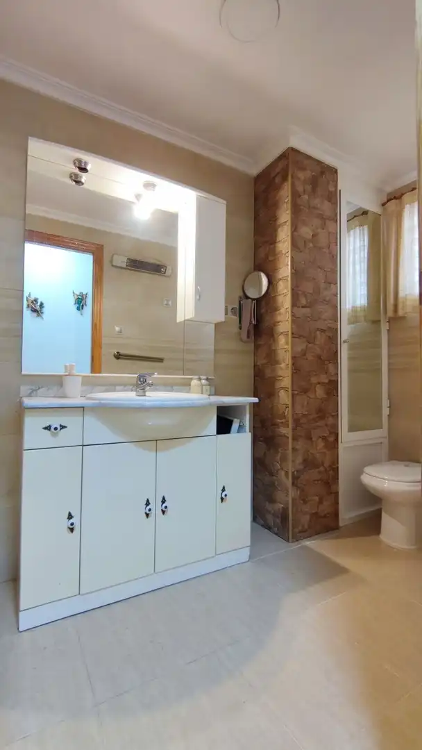 Bathroom of Flat for sale in Elche / Elx  with Air Conditioner, Heating and Storage room